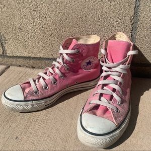 Converse pink size 7 women 5 men